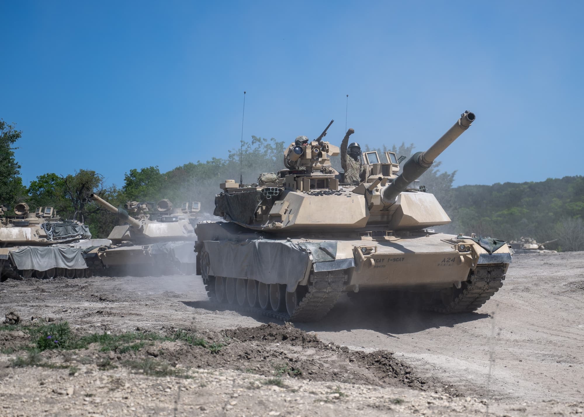 美国陆军 M1A2 SEP v3 艾布拉姆斯主战坦克在得克萨斯州卡瓦佐斯堡实弹训练