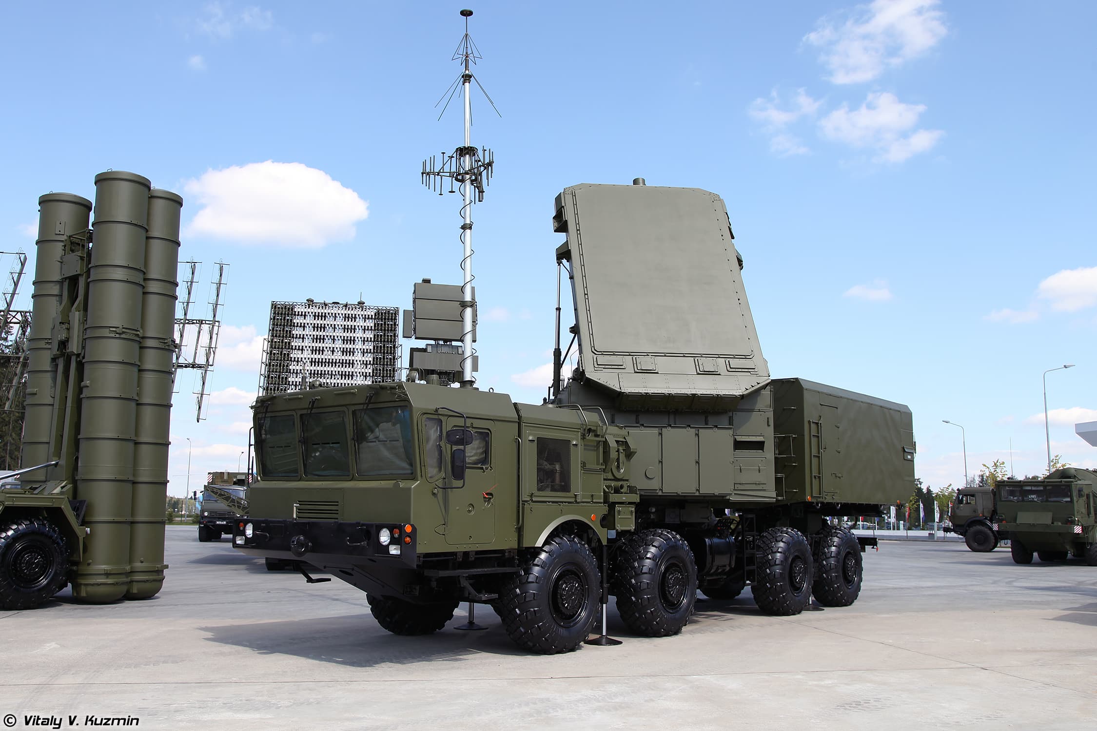S-400系统92N6A多功能火控雷达展开状态